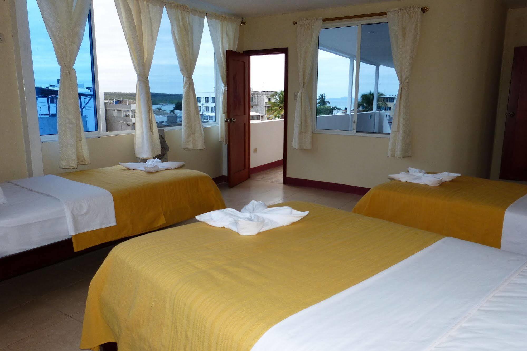 Gloria - Galapagos Inn Puerto Ayora  Extérieur photo